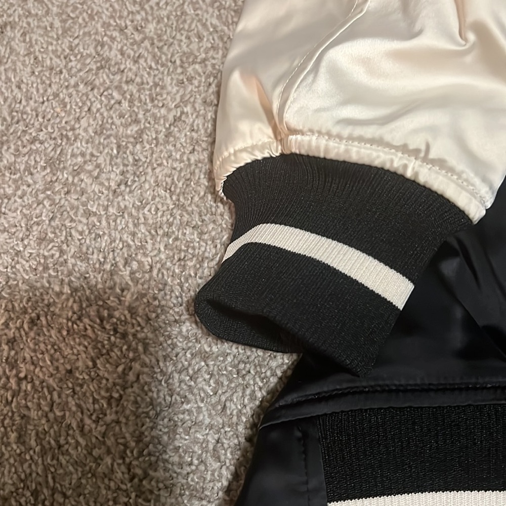 Black jacket with white sleeves light weighted and warm - Picture 5 of 6